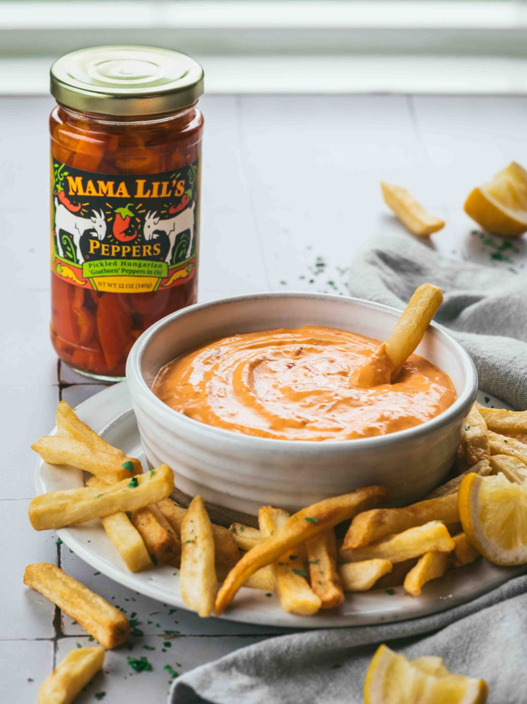 Mama Lil's aioli dip